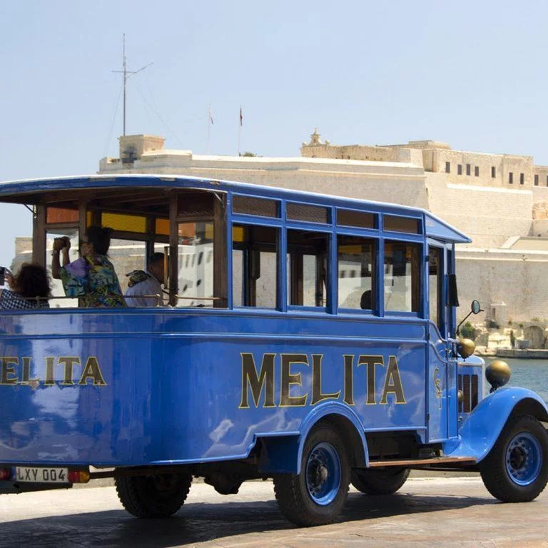 סיור ברכב וינטג' במלטה