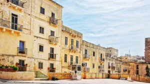 רחוב הקניות של ולטה: רפובליק סטריט, השוק של מרצ'נט ומה באמת שווה לקנות